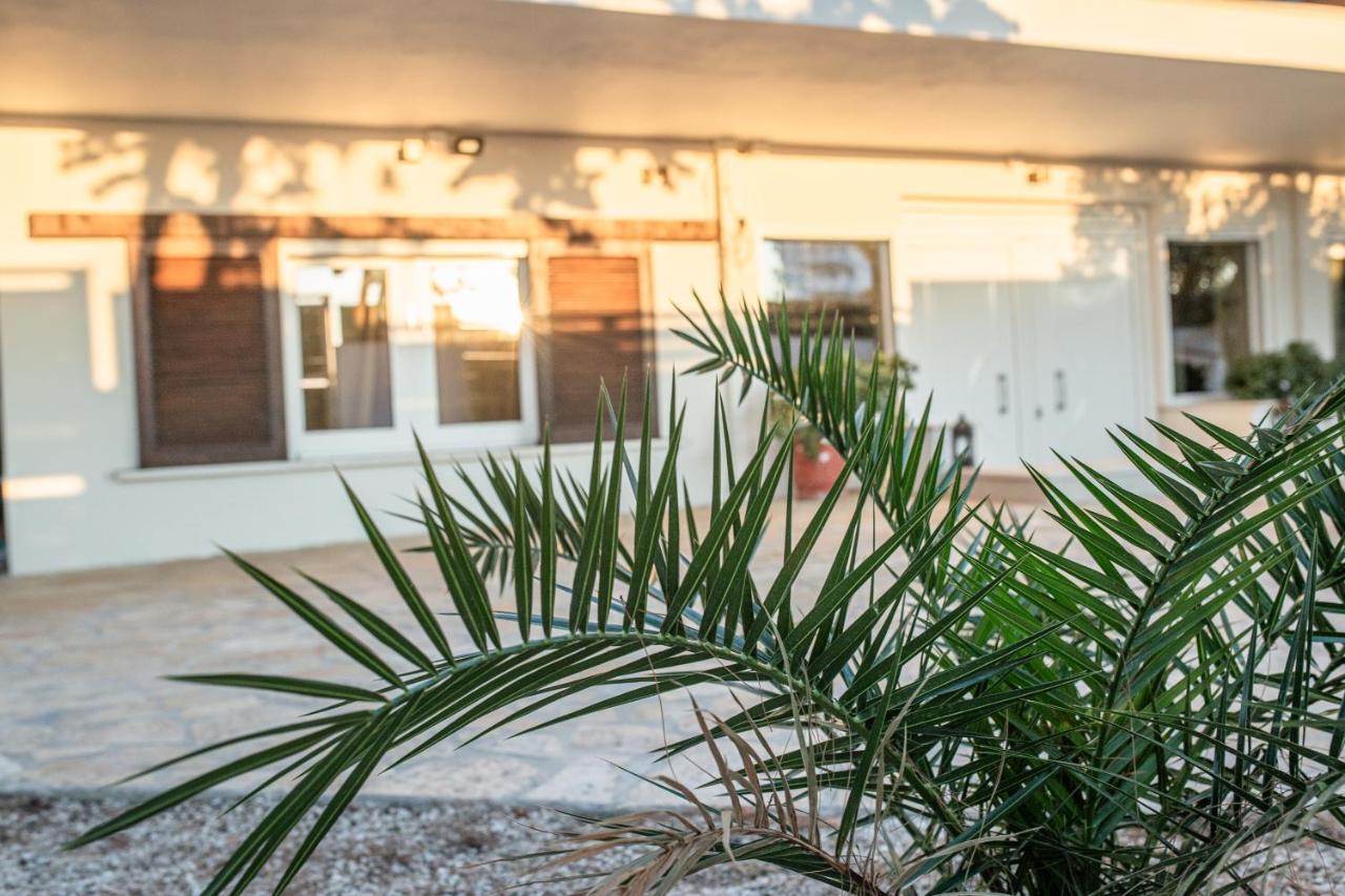 Rafia Loft Loutraki, Garden & Pool Table - Beach エクステリア 写真