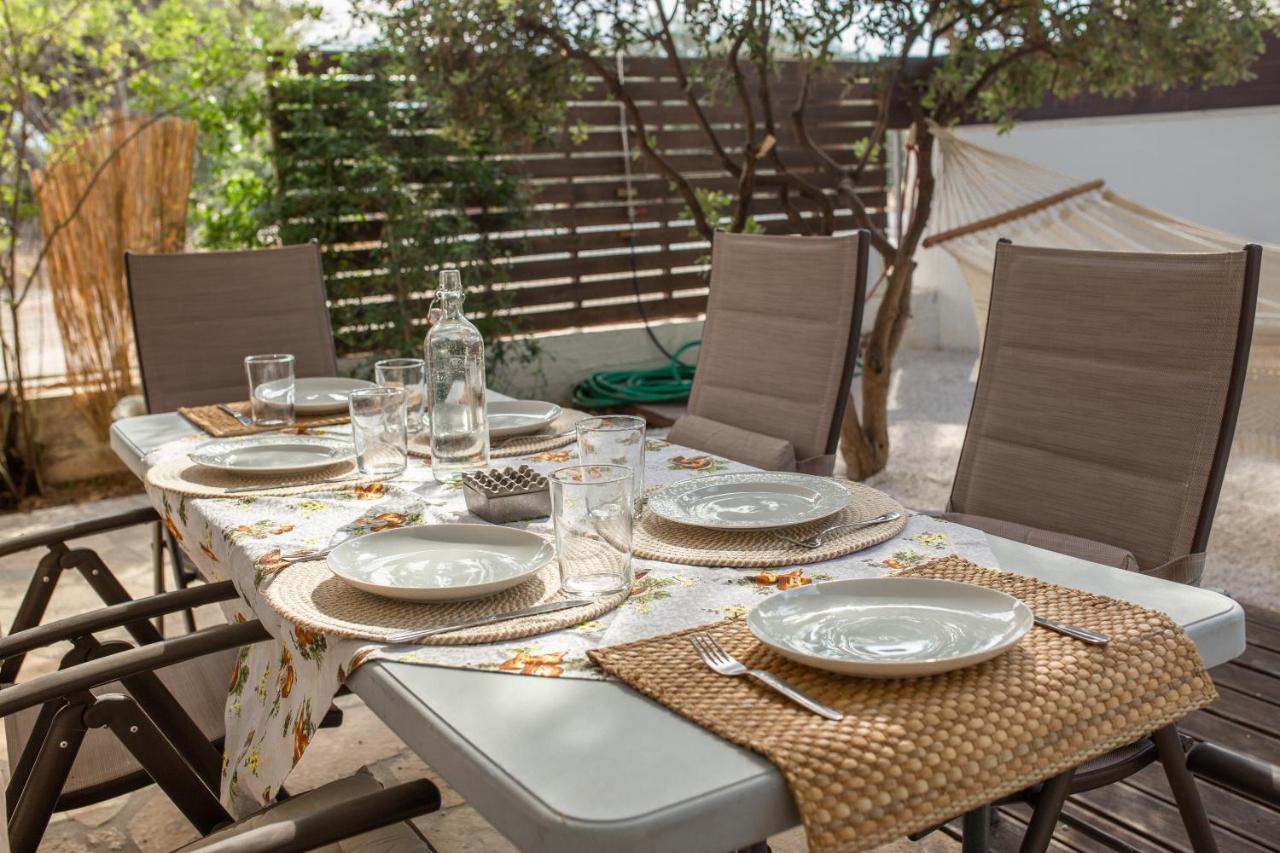Rafia Loft Loutraki, Garden & Pool Table - Beach エクステリア 写真
